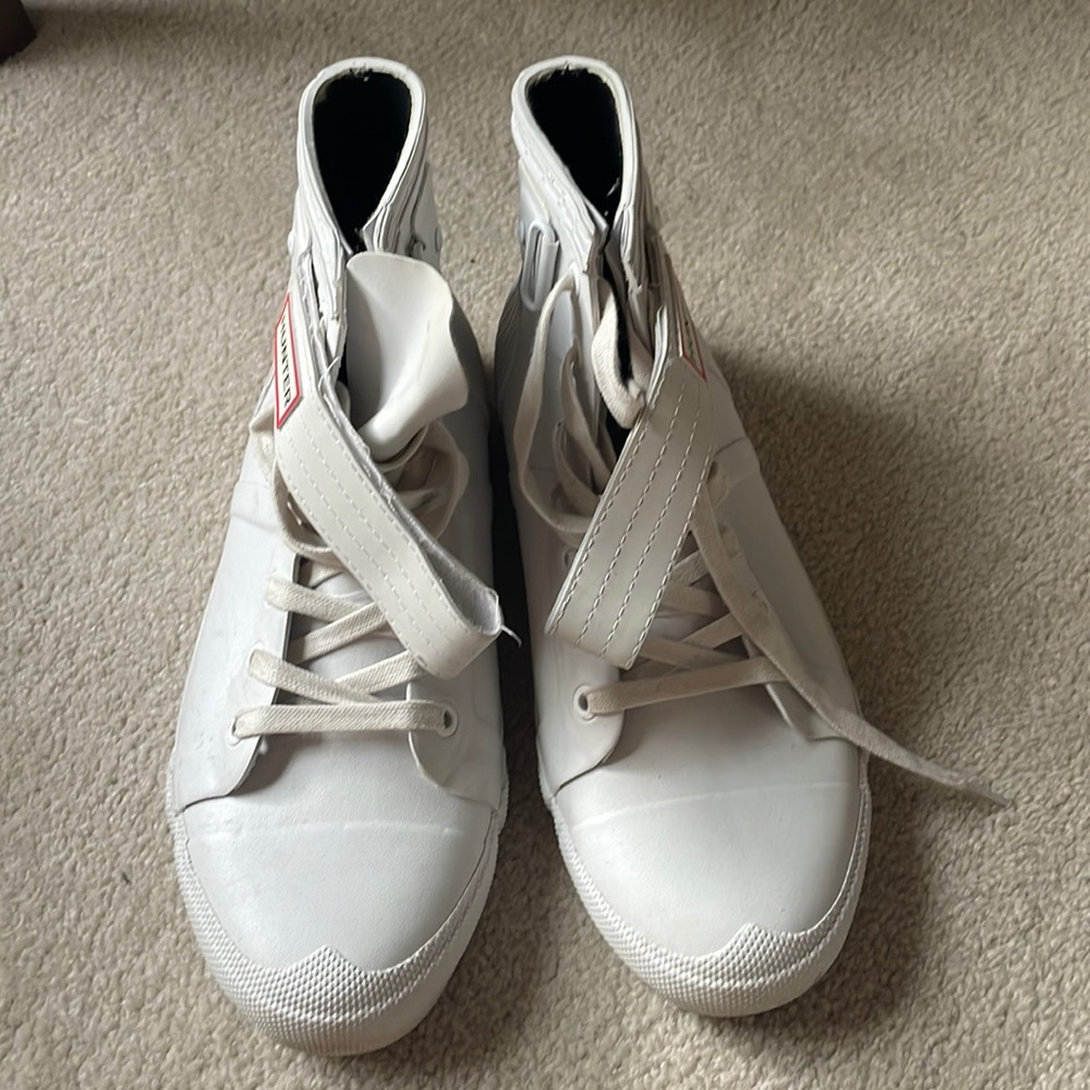 Hunter Mens rubber sneakers. White. UK 10